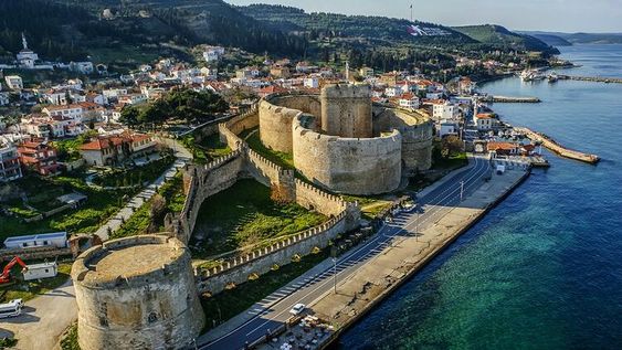 Çanakkale'de villa, ev ve cafe tadilat dekorasyon projeleriniz için Artid Mimarlık'ın uzman çözümlerini keşfedin. Çanakkale mimar ofisi olarak modern ve estetik tasarımlarımızla yaşam alanlarınızı yeniden şekillendiriyoruz. Detaylı bilgi ve hizmetlerimiz için bizimle iletişime geçin